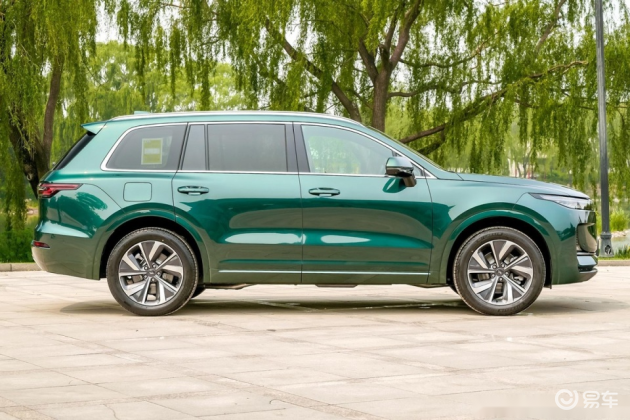 理想one改款_车漆_轮胎