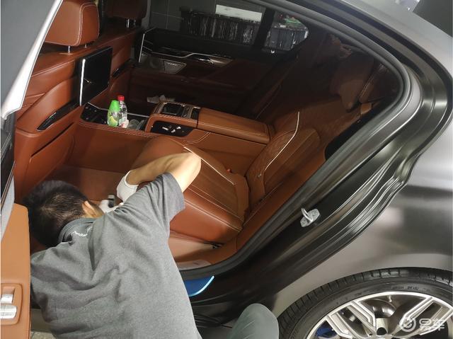 为商务增配 宝马7系m760li改原厂车载冰箱 易车