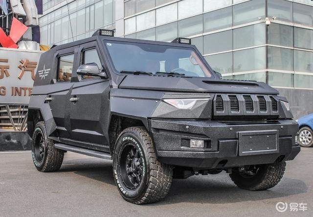 北汽bj80捍卫者车身画着五角星回头率高过奔驰大g