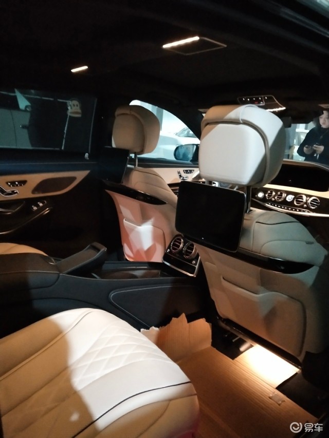 全新奔驰迈巴赫s560内舱四座布局 奔驰专卖现车特价促销