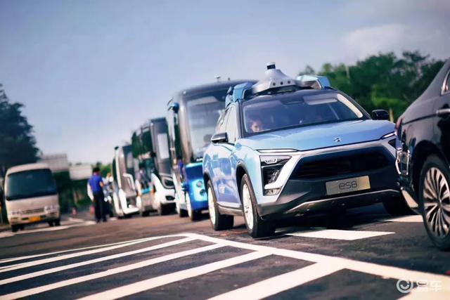 (搭载了自主研发无人驾驶系统的蔚来es8,正在全国各地进行着道路试验.