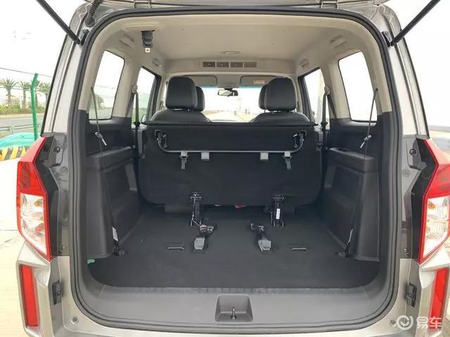 《国民神车进化版,大师试驾五菱宏光plus》的片段