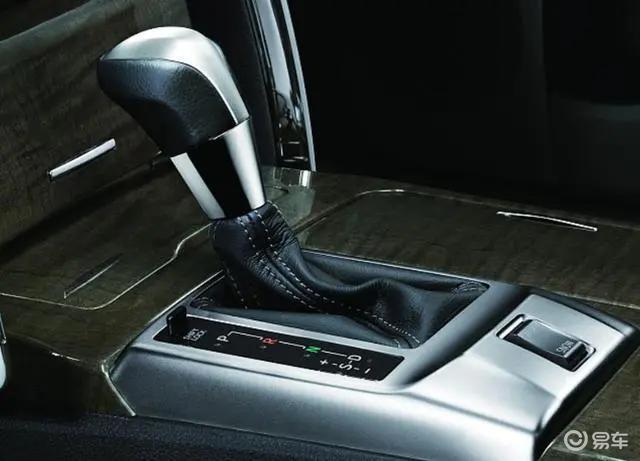 新款锐志外观内饰详解_丰田锐志评测_丰田锐志海外版价格