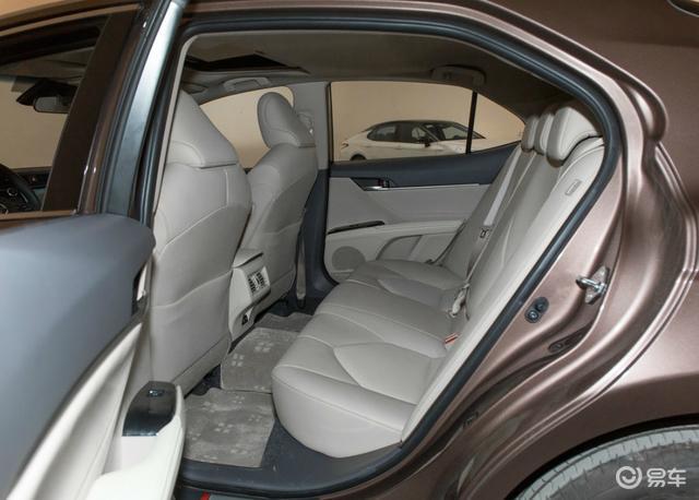 最后就是在刚刚完成的2020款年度改款中,凯美瑞的改款实在是谈不上