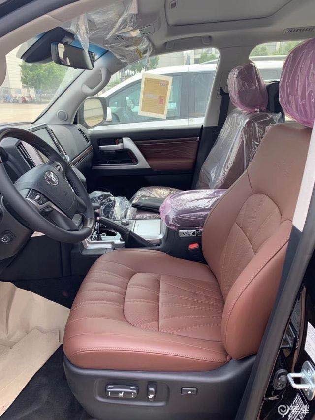 前排座椅英文刺绣land cruiser(兰德酷路泽