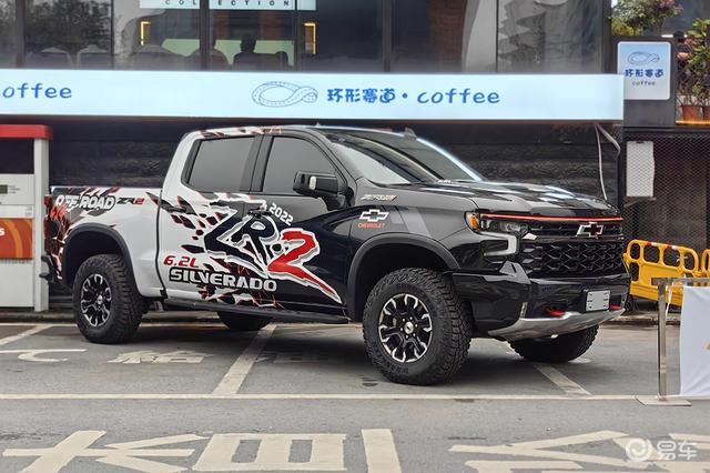 雪佛兰索罗德zr2,与福特猛禽f-150,道奇ram 1500形成了美国大型皮卡的