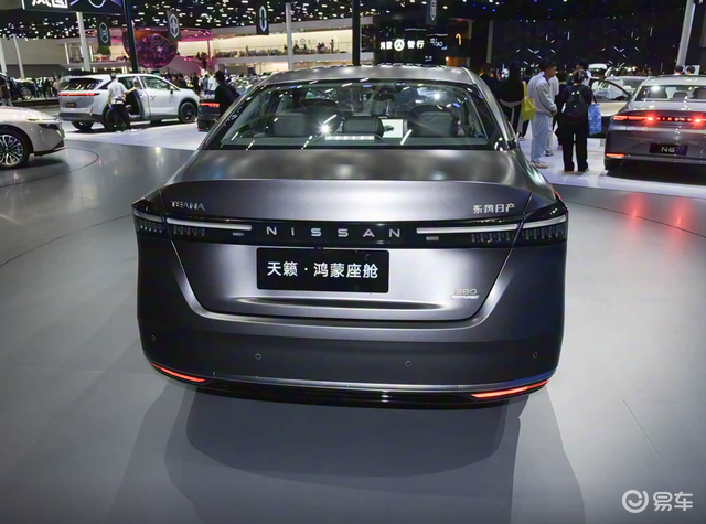 第一款搭载鸿蒙座舱的燃油车来了,限时12.99万起有戏吗