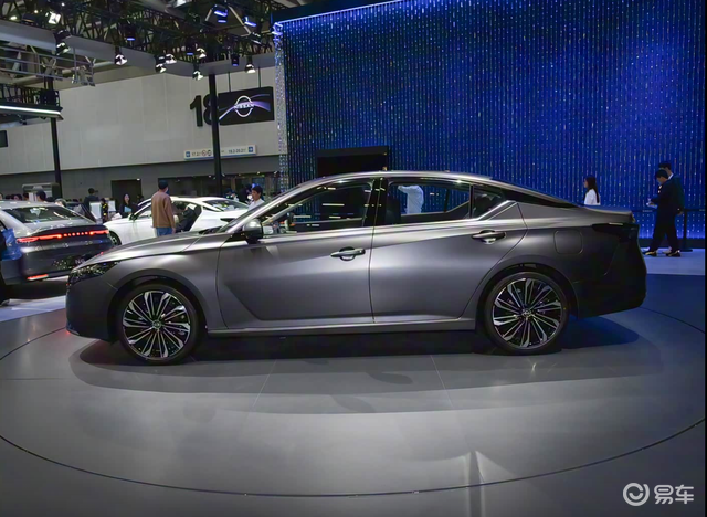 第一款搭载鸿蒙座舱的燃油车来了,限时12.99万起有戏吗