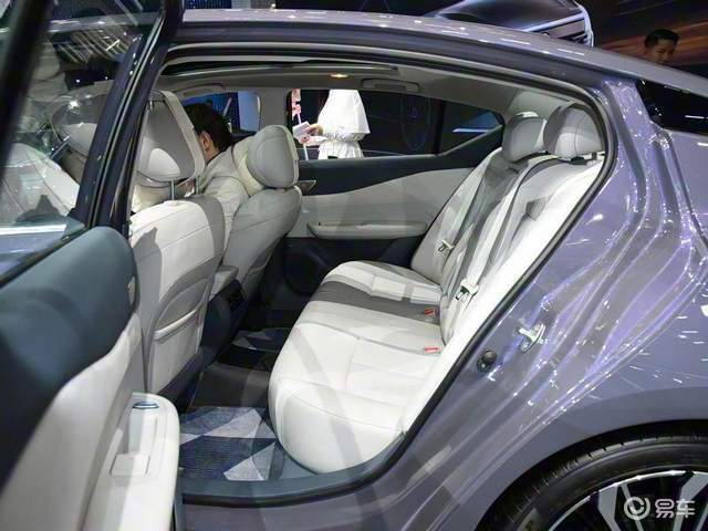 第一款搭载鸿蒙座舱的燃油车来了,限时12.99万起有戏吗