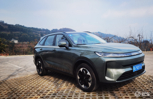 开着哈弗H6L爬上成都龙泉山顶,我发现油耗才6.3