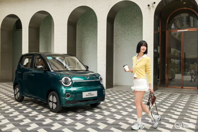 好坐又好用！第五代宏光MINIEV四门全开，大空间够舒适