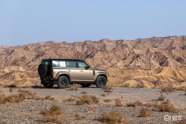 全新路虎卫士焕新登场：硬核实力之上，彰显非凡个性