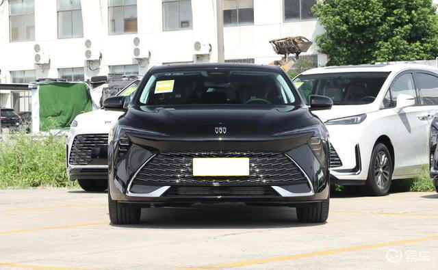 手里攥着15-18万，这3款合资中级车，档次高空间大
