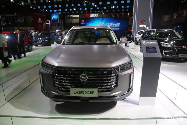 实拍汉腾汽车汉腾x8高颜值中型suv车展首发亮相