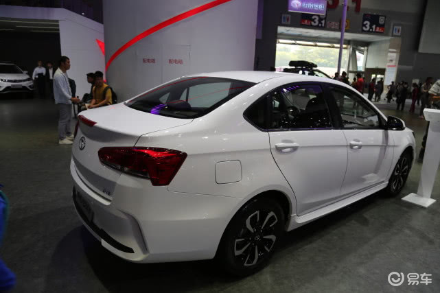 东南汽车东南a5翼舞5万级别高品质家轿广州车展实拍