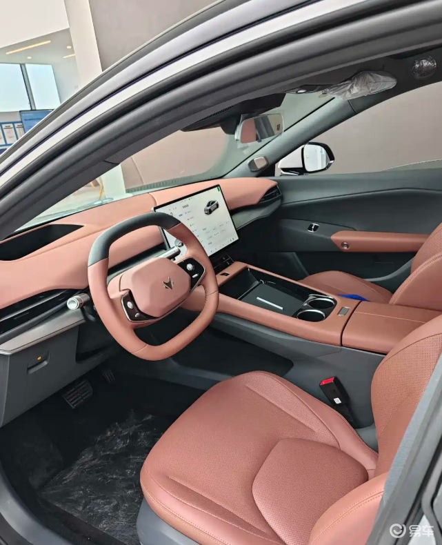 苦等两年，极狐S5终于补齐短板！新增1.5L增程