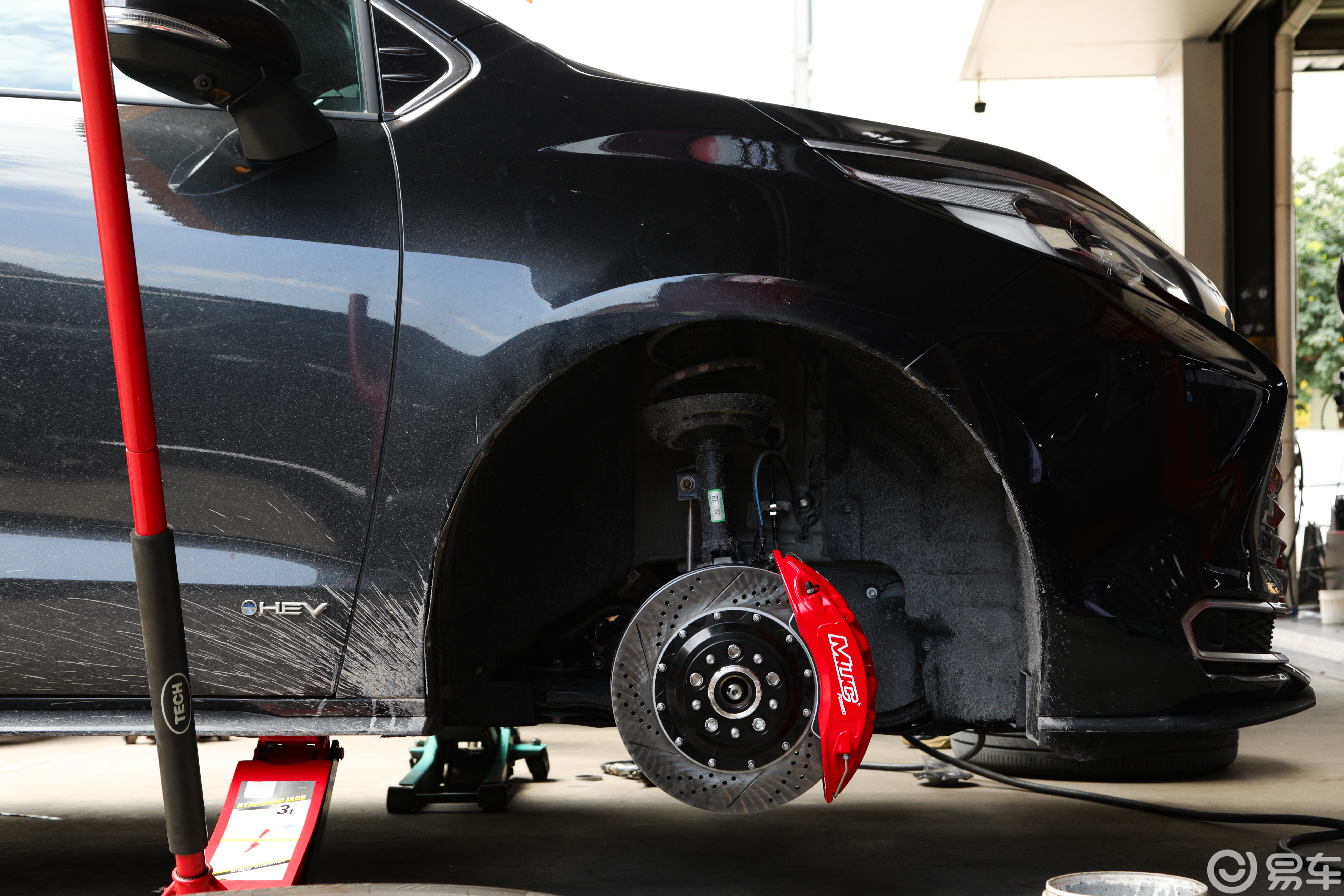 25款丰田塞那改装MUC前轮六活塞刹车卡钳套装