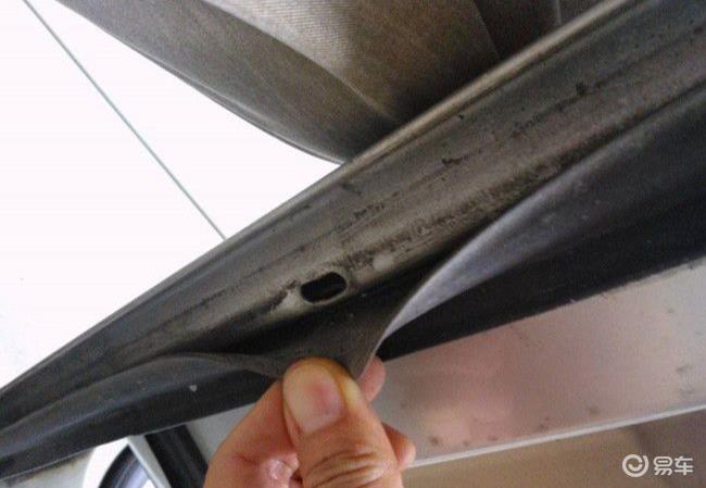 汽车上这6个排水孔一定要定期清理 否则堵塞影响严重
