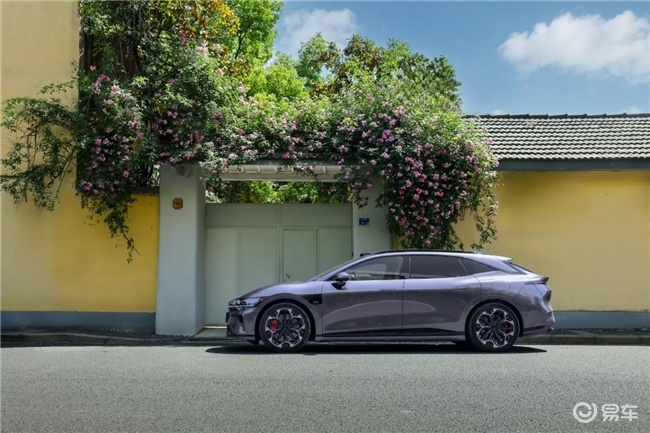 女生开什么车合适？极氪007GT用颜值与安全给出答案