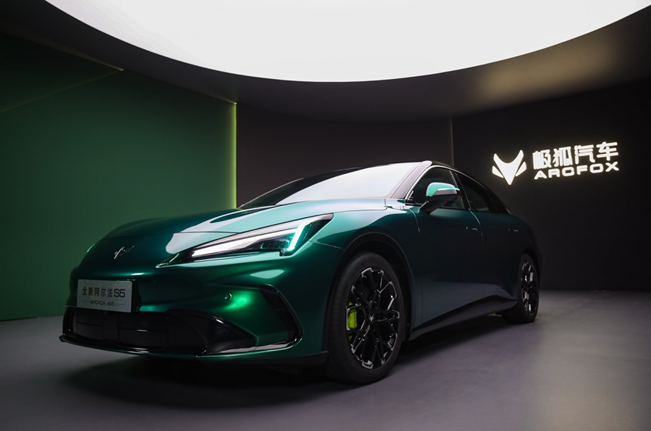 11万级！全新极狐阿尔法S5预售，这配置我有点飘了