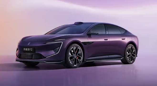 800V平台+华为智驾新款阿维塔12上市售29.39万起