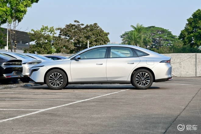 10万预算插混轿车 日产N6和吉利银河A7如何选