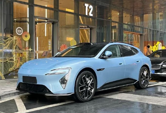 阿维塔06T实车亮相 4月8日预售 华为激光雷达