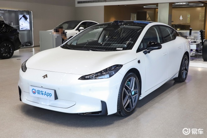 颜值性能都要 东风奕派eπ007对比昊铂GT Lite