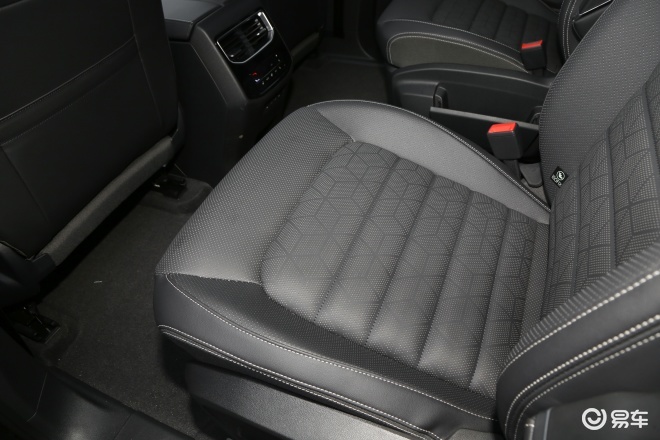 家庭露营出行新选择:吉利银河M9与大众揽境的正面交锋