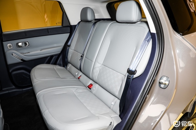 现在下手还是等等看 零跑A10和比亚迪元UP如何选