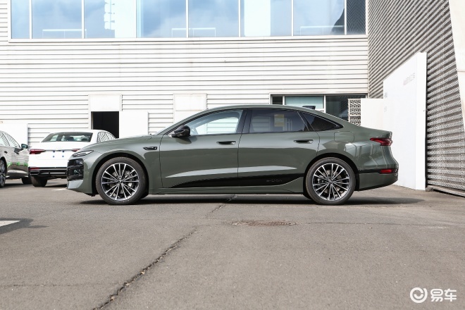 老对手新赛道 奥迪A6L e-tron和宝马i5如何选