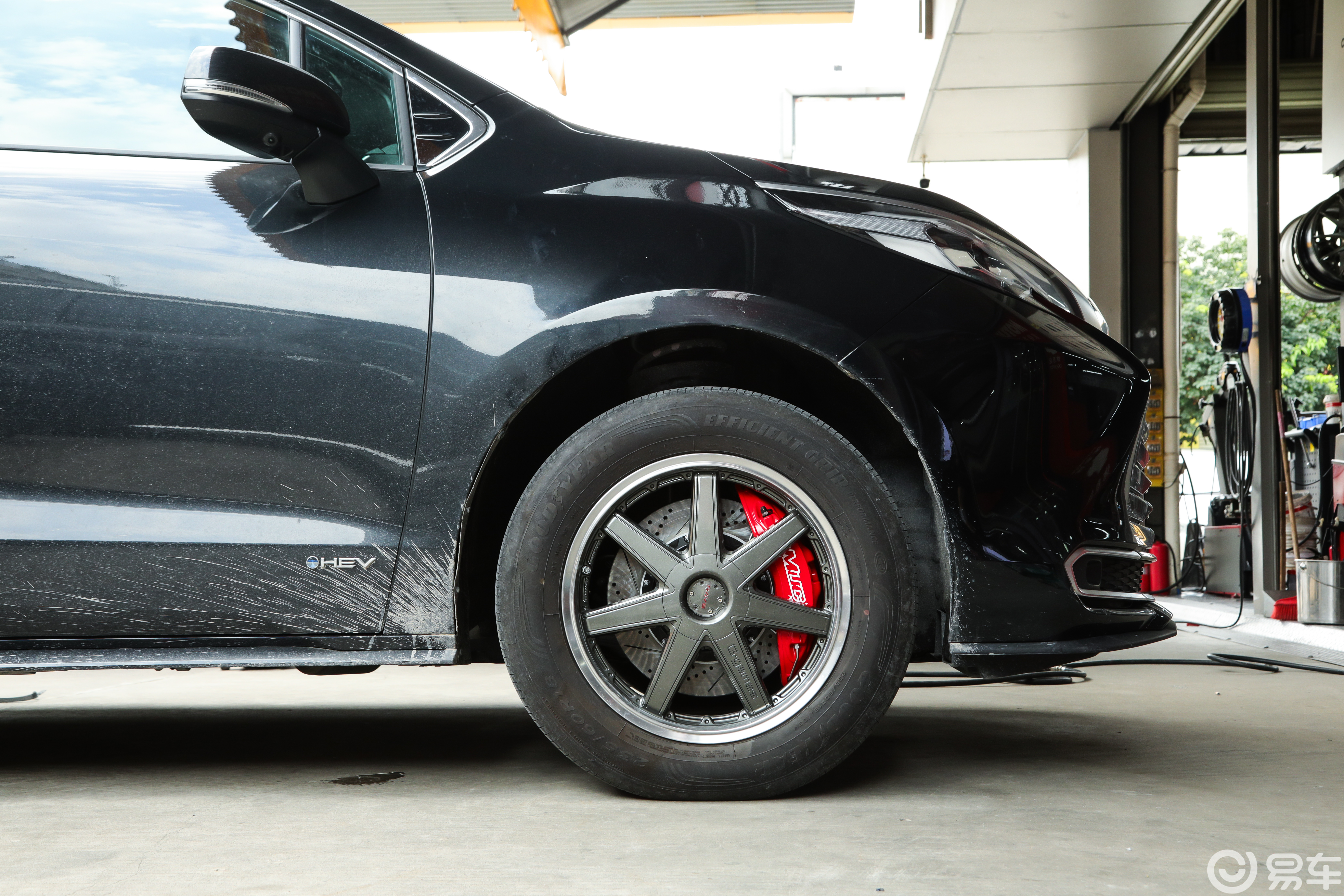 25款丰田塞那改装MUC前轮六活塞刹车卡钳套装