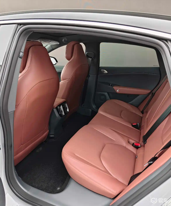 苦等两年，极狐S5终于补齐短板！新增1.5L增程