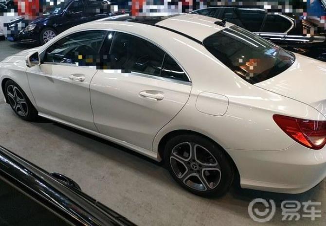 新提的奔驰cla级,行驶时前车窗上需要贴哪些标贴?