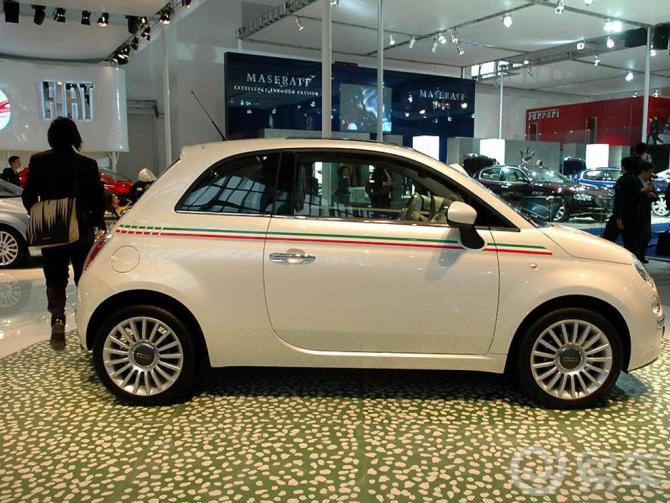 菲亚特500这个小车省油不百公里得烧多少油啊