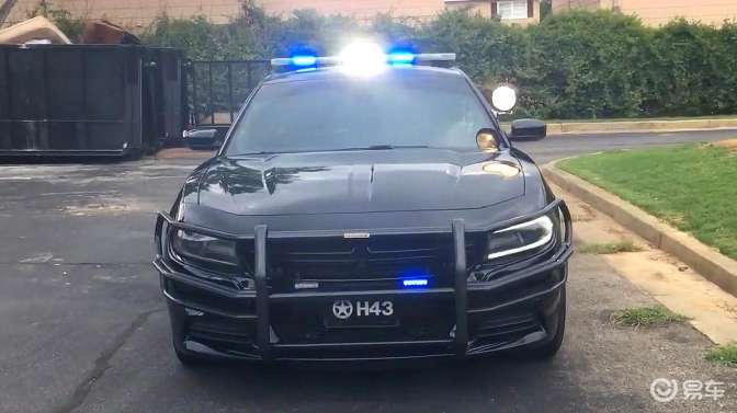 真酷!实拍美国休斯敦县道奇战马警用巡逻车