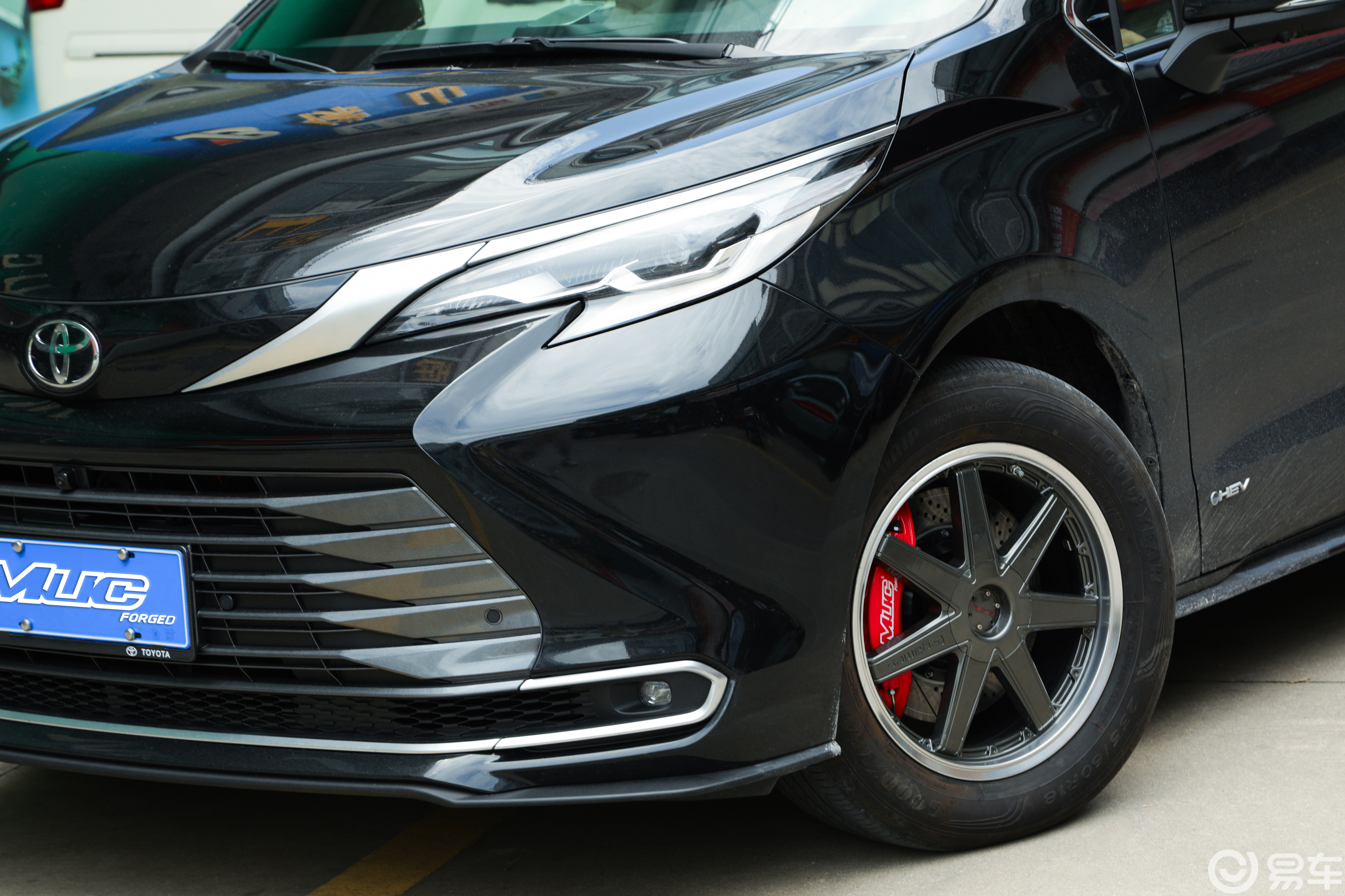 25款丰田塞那改装MUC前轮六活塞刹车卡钳套装