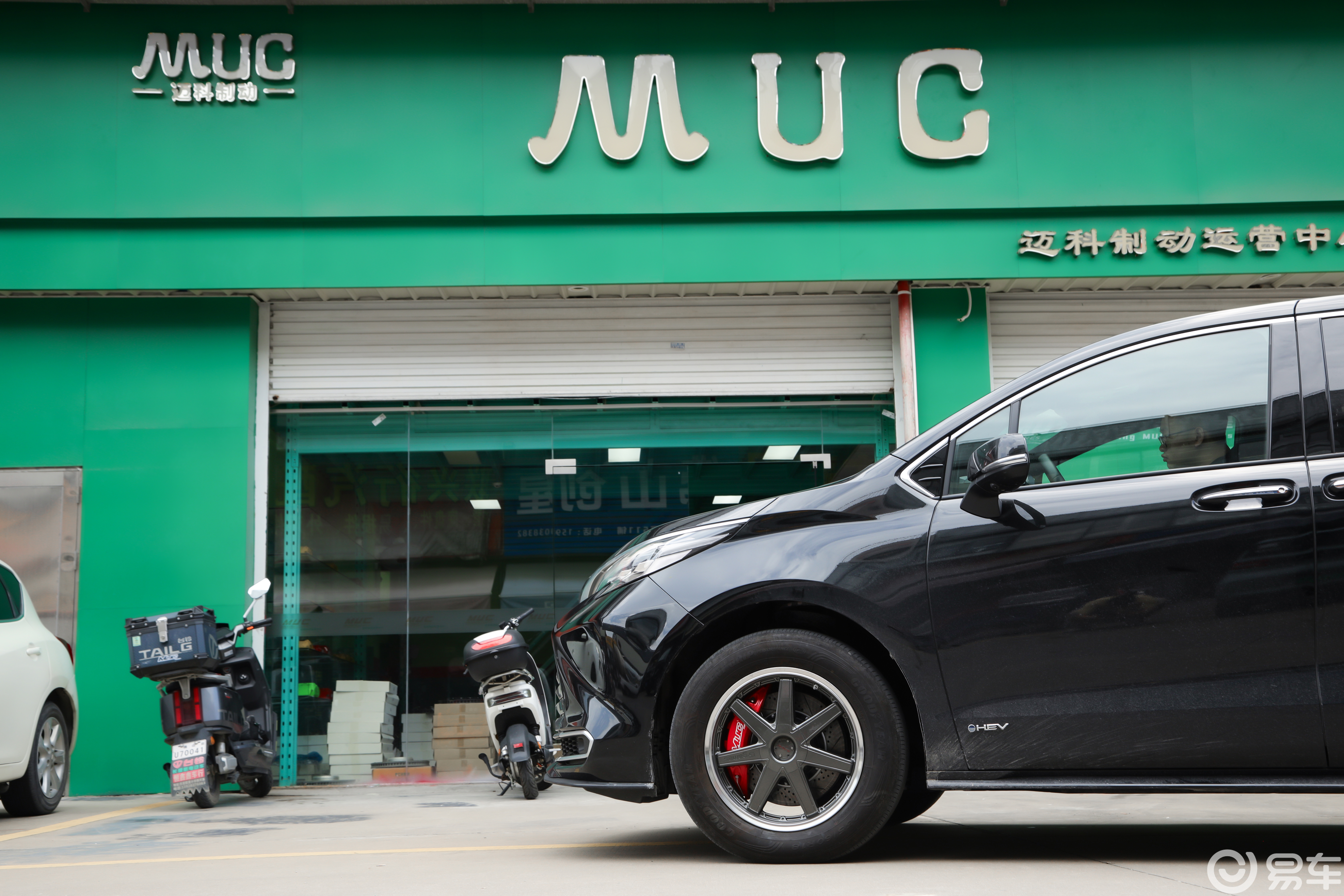 25款丰田塞那改装MUC前轮六活塞刹车卡钳套装