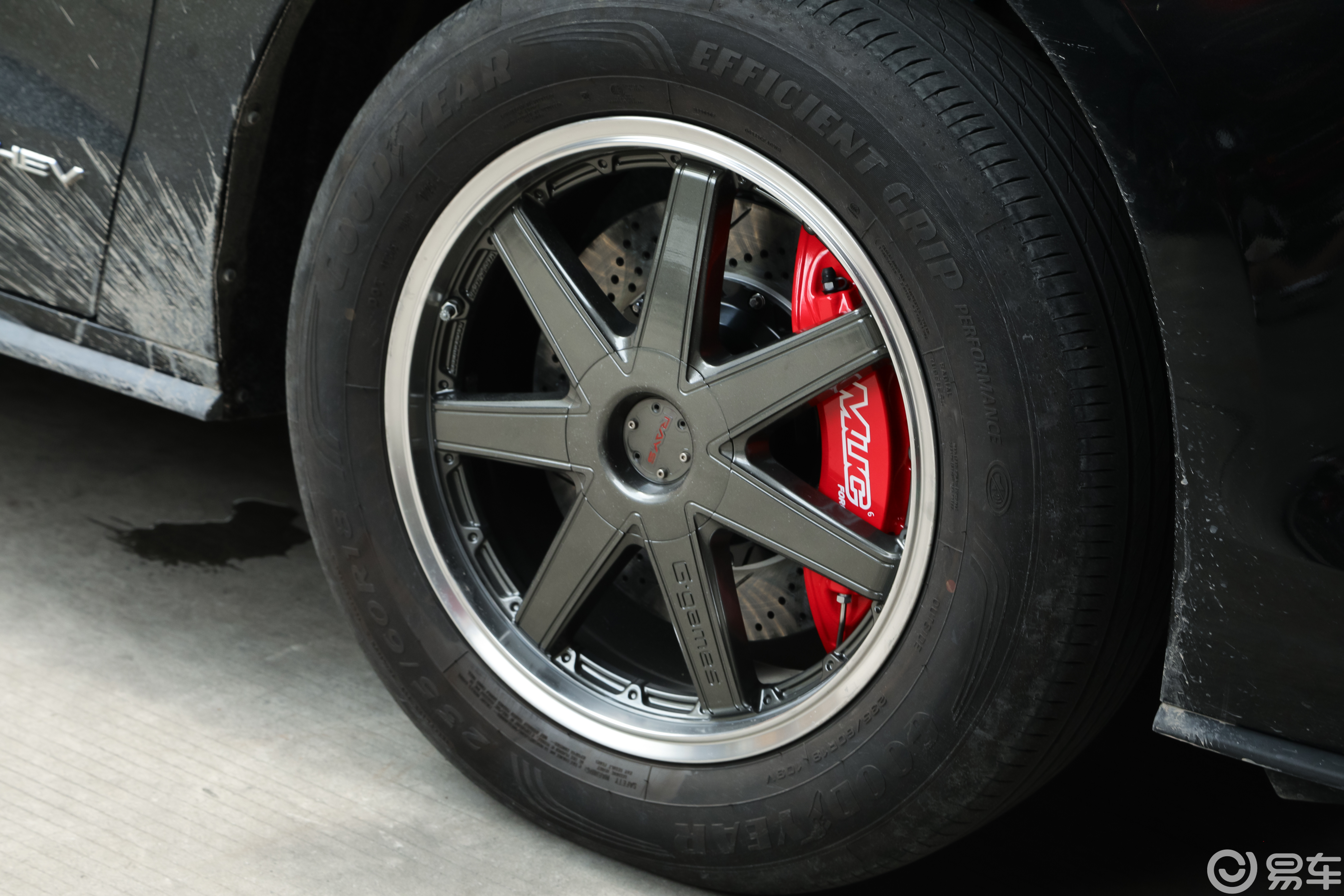 25款丰田塞那改装MUC前轮六活塞刹车卡钳套装