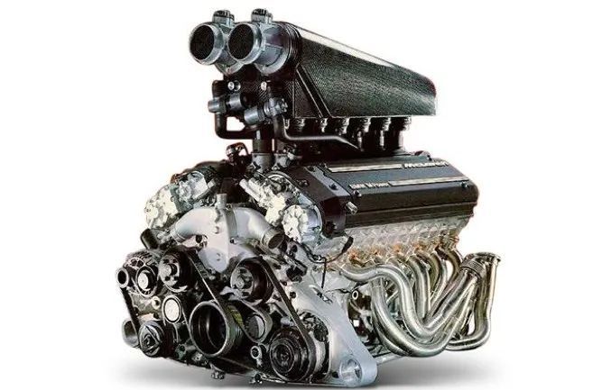 易车 正文搭载宝马引擎的 v12 s70/2自然吸气发动机,61升,620马力