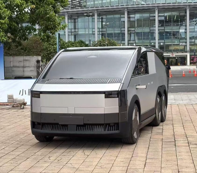 小鹏汇天陆地航母,能开能飞的量产分体式飞行汽车