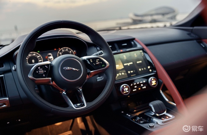 配置和设计吧,合金质感的换挡拨片,通过拉和按控制的空调旋钮,板球