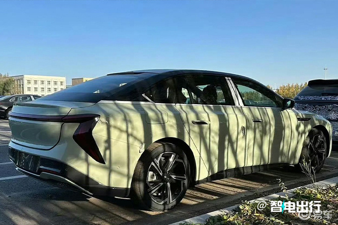 红旗eh7红旗已基于"旗智"超级架构开发了至少3款纯电车型