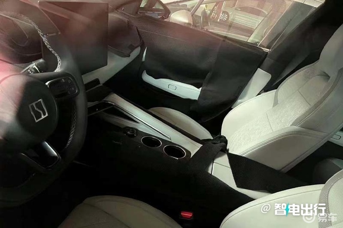 ZEEKR 001智电出行获得了2024款极氪001的内饰实拍图_易车