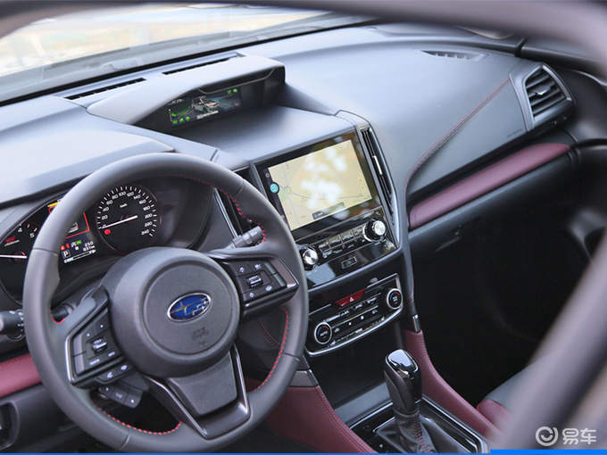 这一整套内饰继续采用环抱式座舱布局给我们营造心理上的安全感.