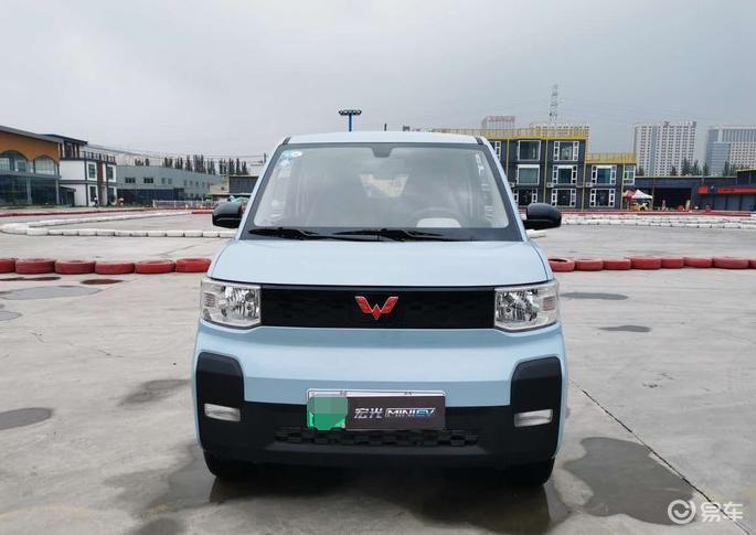 这一次售价更加接地气,在7月24日成都车展上市的五菱旗下宏光mini ev