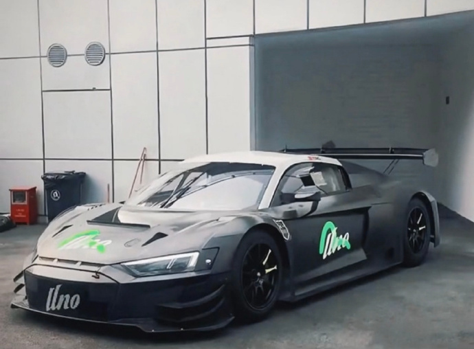 王一博开奥迪R8 GT3下赛道练车，未来将登陆GT3赛事_易车