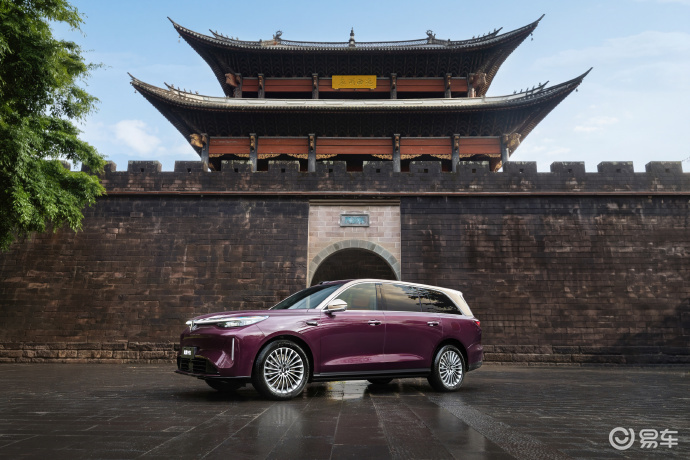 魏牌V9X双尺寸旗舰亮相