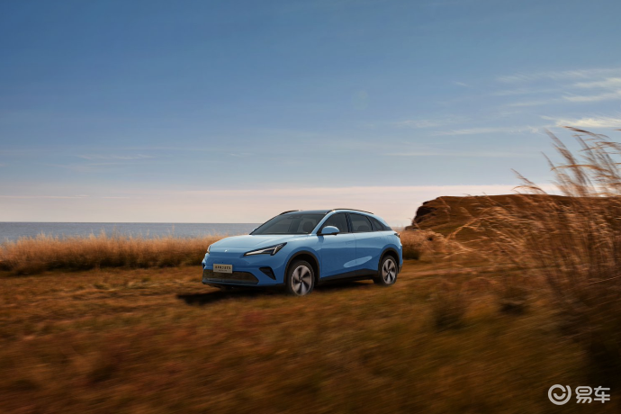 十万级纯电首车高性价比之选，极狐阿尔法T5实力出圈