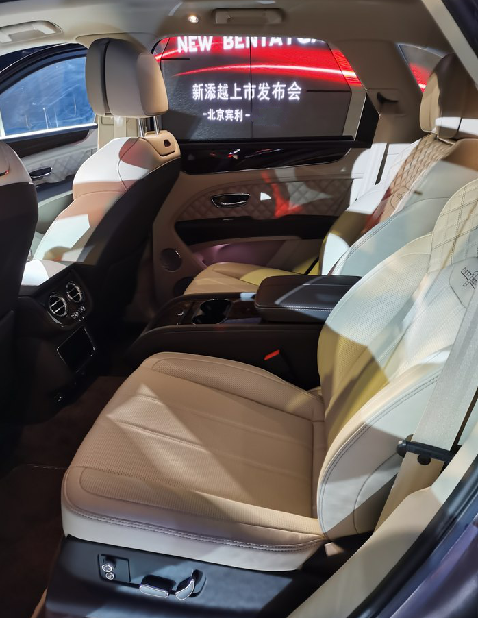 迎战库里南2021款宾利添越报价及图片